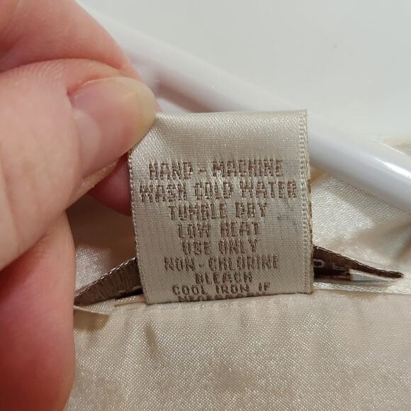 Jones New York Long Sleeve Satin Button Down Blouse Beige Size Medium - Picture 5 of 7